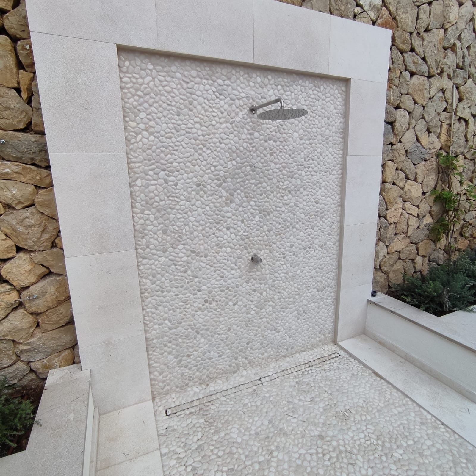 Renovación de la zona de ducha exterior